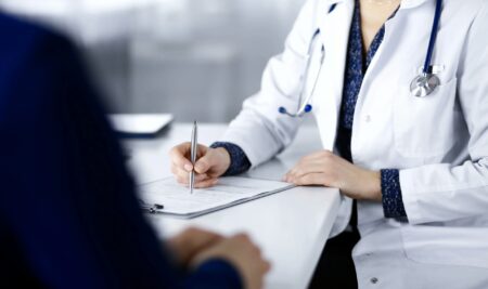 Ivosidenib logra retrasar la progresión del colangiocarcinoma en el 50% de los casos