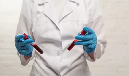“Estamos evaluando combinaciones de asciminib con inhibidores de BCR::ABL1 en distintas fases de la leucemia LMC”